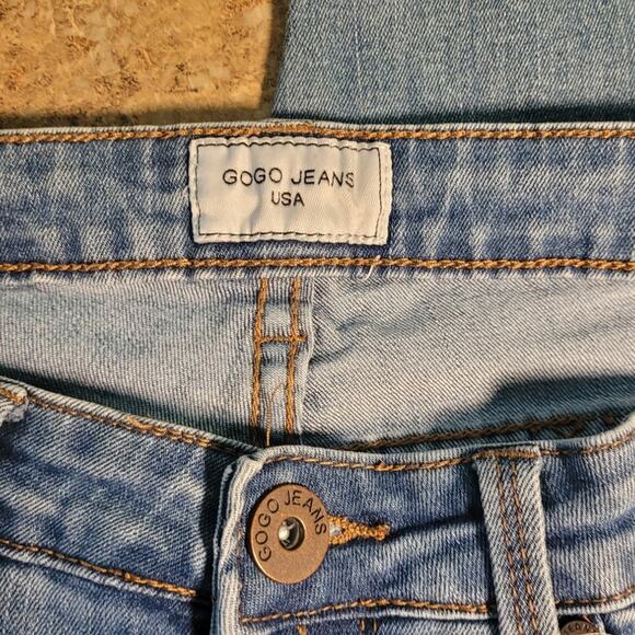 GOGO JEANS Teen Girl Distressed Jeans Sz 5 Jr Light Blue Denim 3D Leather Logo - Picture 4 of 6